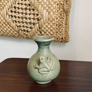 Frog vase